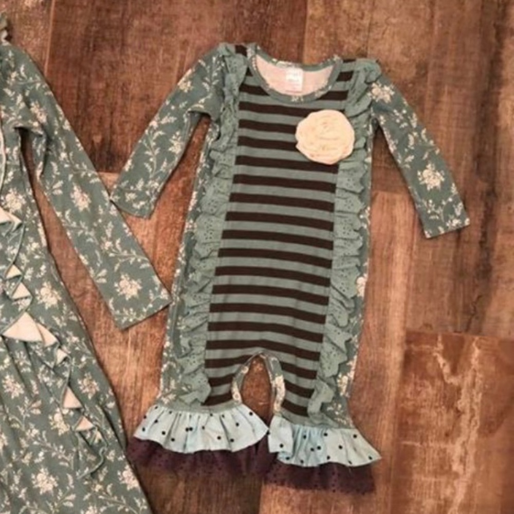EUC GIGGLE MOON 12m ROMPER
